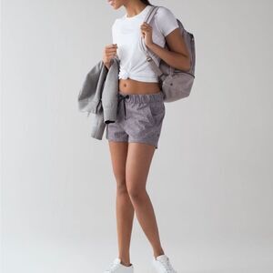 Lululemon On the Fly Shorts Sea Spray Alpine White Dark Chrome Size 4